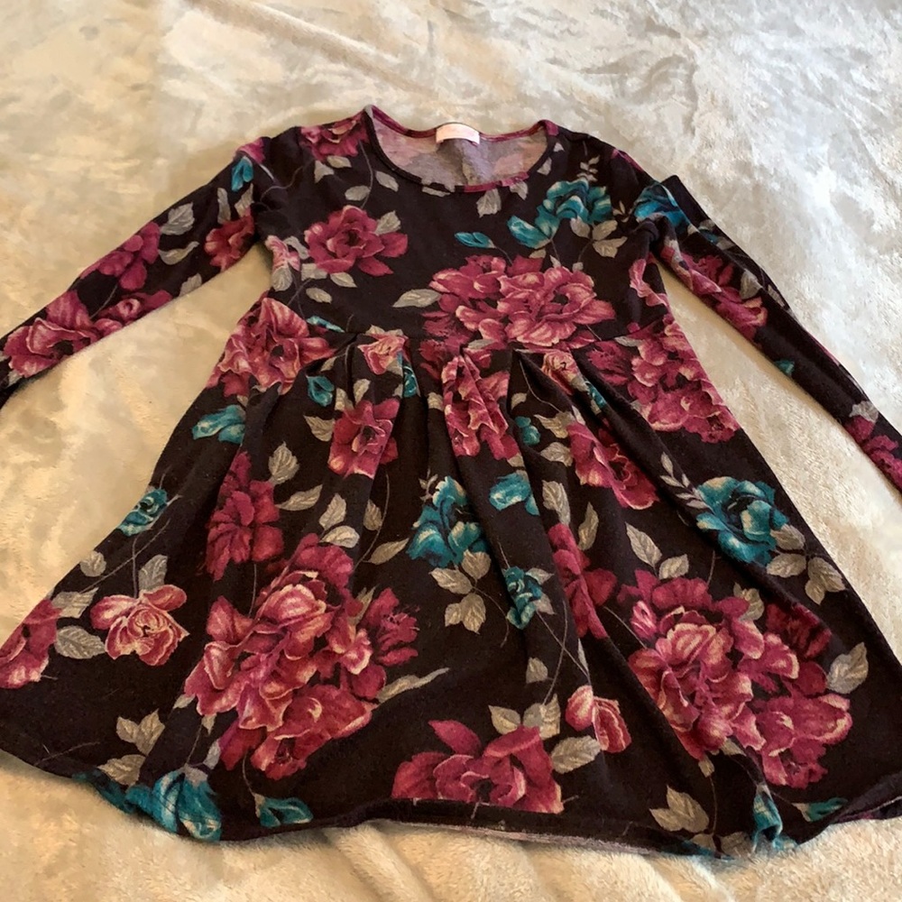Pink lily boutique long sleeve dress. Sweater material, very comfortable.